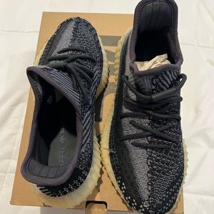 Yeezy Boost 350 V2 Carbons